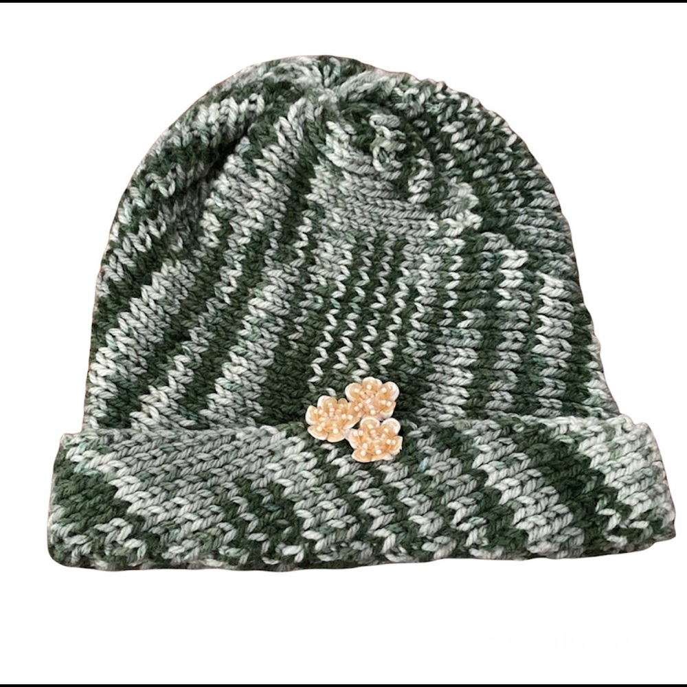 [Handmade] Green Wool Beanie with Flowers 🌸